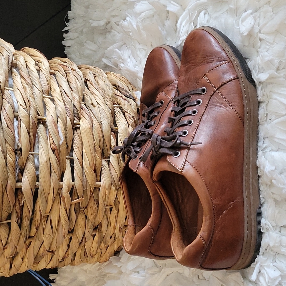 Johnston and Murphy brown sheepskin lace up sneakers
